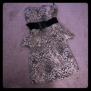 Strapless leopard print dress with belt